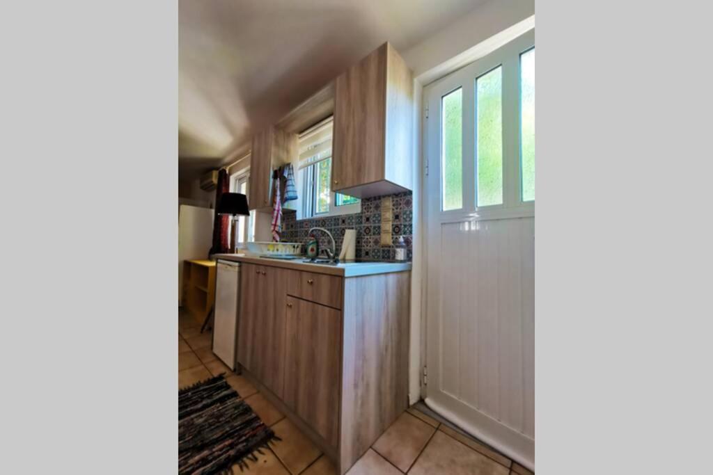 Cosy Guest House With Private Yard Saronida 外观 照片